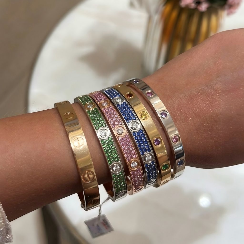 [Cyra]  2026 PAVE GEMSTONE LOVE BRACELET 6.1MM 10 DIAMONDS