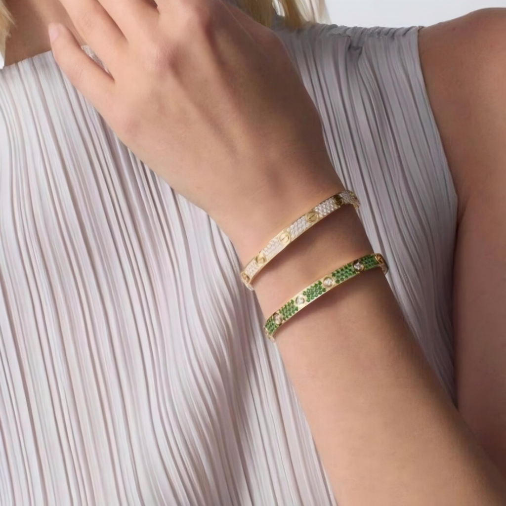 [Cyra]  2026 PAVE GEMSTONE LOVE BRACELET 6.1MM 10 DIAMONDS