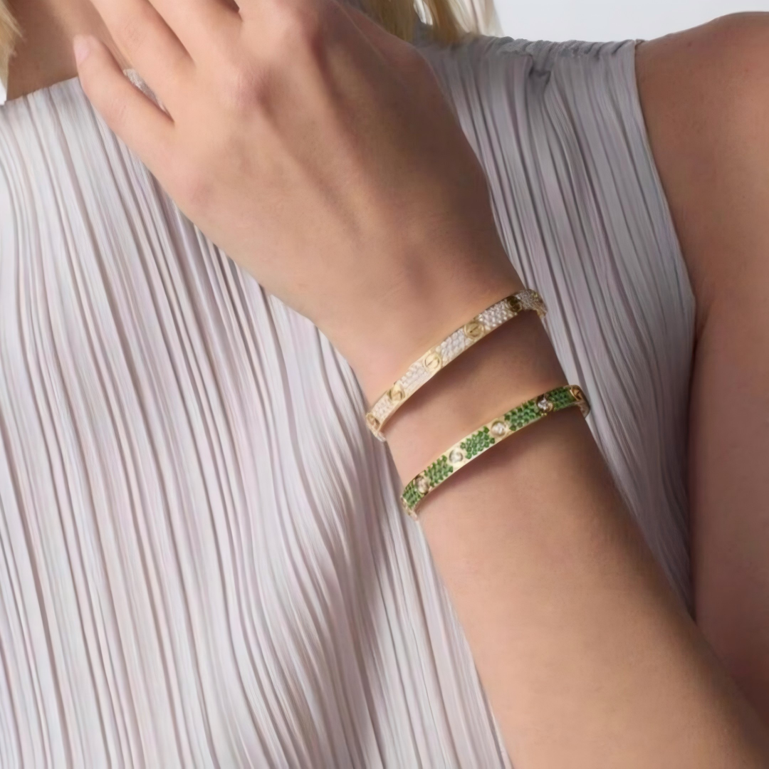 [Cyra]  2026 PAVE GEMSTONE LOVE BRACELET 6.1MM 10 DIAMONDS