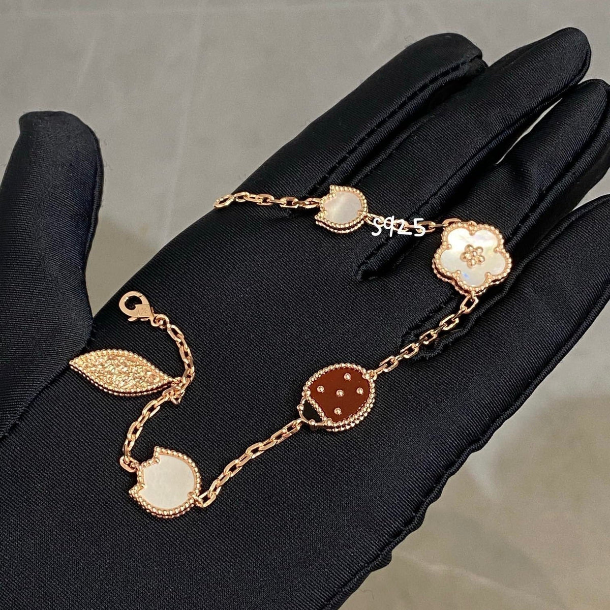 [Cyra] LUCKY SPRING 5-MOTIV-ARMBAND