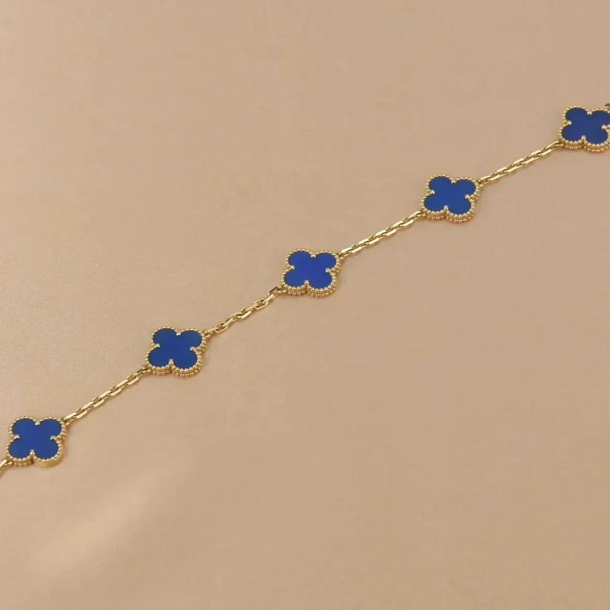 [Cyra] Neue CLOVER 5 MOTIF BLAUER ACHAT ARMBAND-KOLLEKTION
