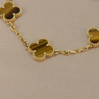 {
  "Cyra": "Neue CLOVER 5 MOTIVE TIGERAUGE ARMBAND KOLLEKTION"
}