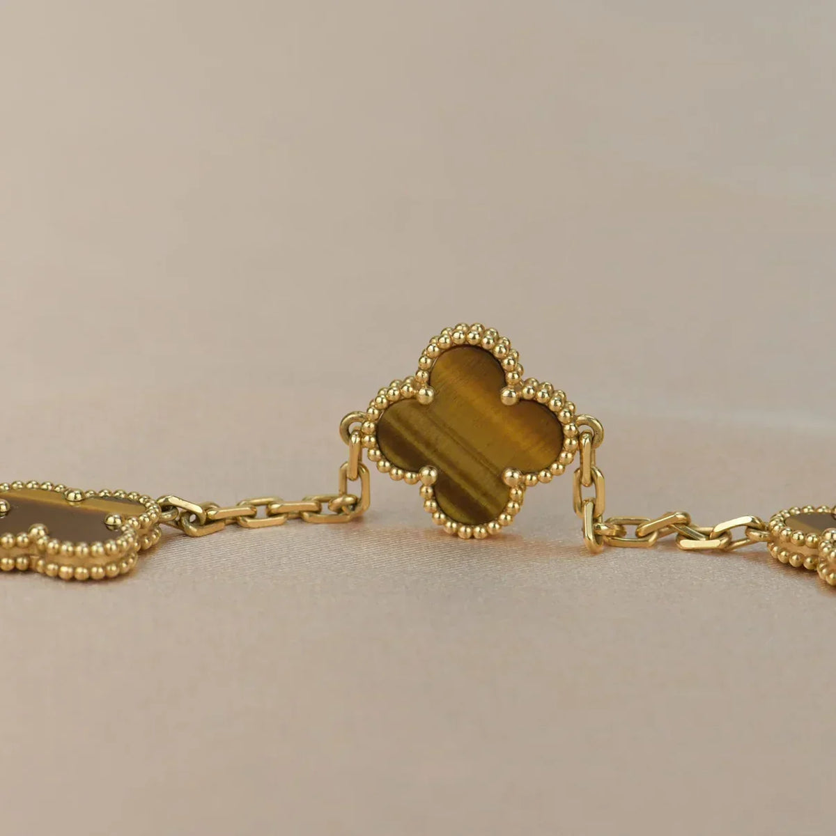 [Cyra] New  CLOVER 5 MOTIFS TIGER EYE BRACELET COLLECTION