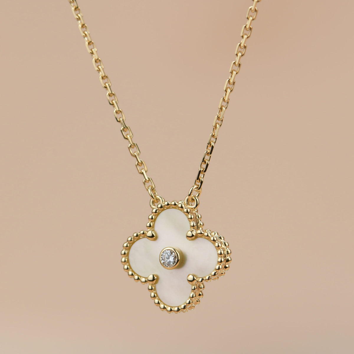 [Cyra]  CLOVER 15MM DIAMOND GOLD MOTHER OF PEARL NECKLACE