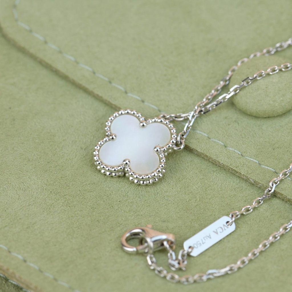 [Cyra]  CLOVER  15MM WHITE MOTHER-OF-PEARL SILVER