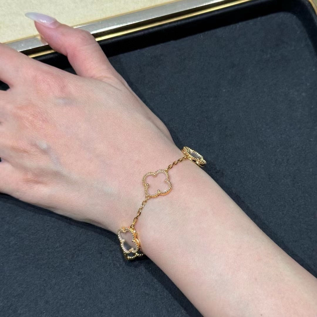[Cyra] Neues CLOVER 5 MOTIV BERGKRISTALL-ARMBAND