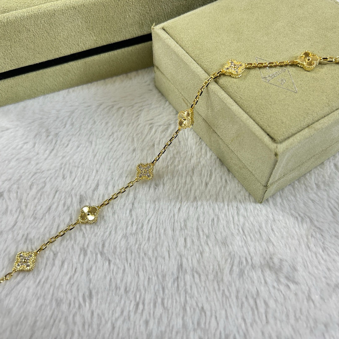 [Cyra] CLOVER 6 MOTIF DIAMOND LASER BRACELET
