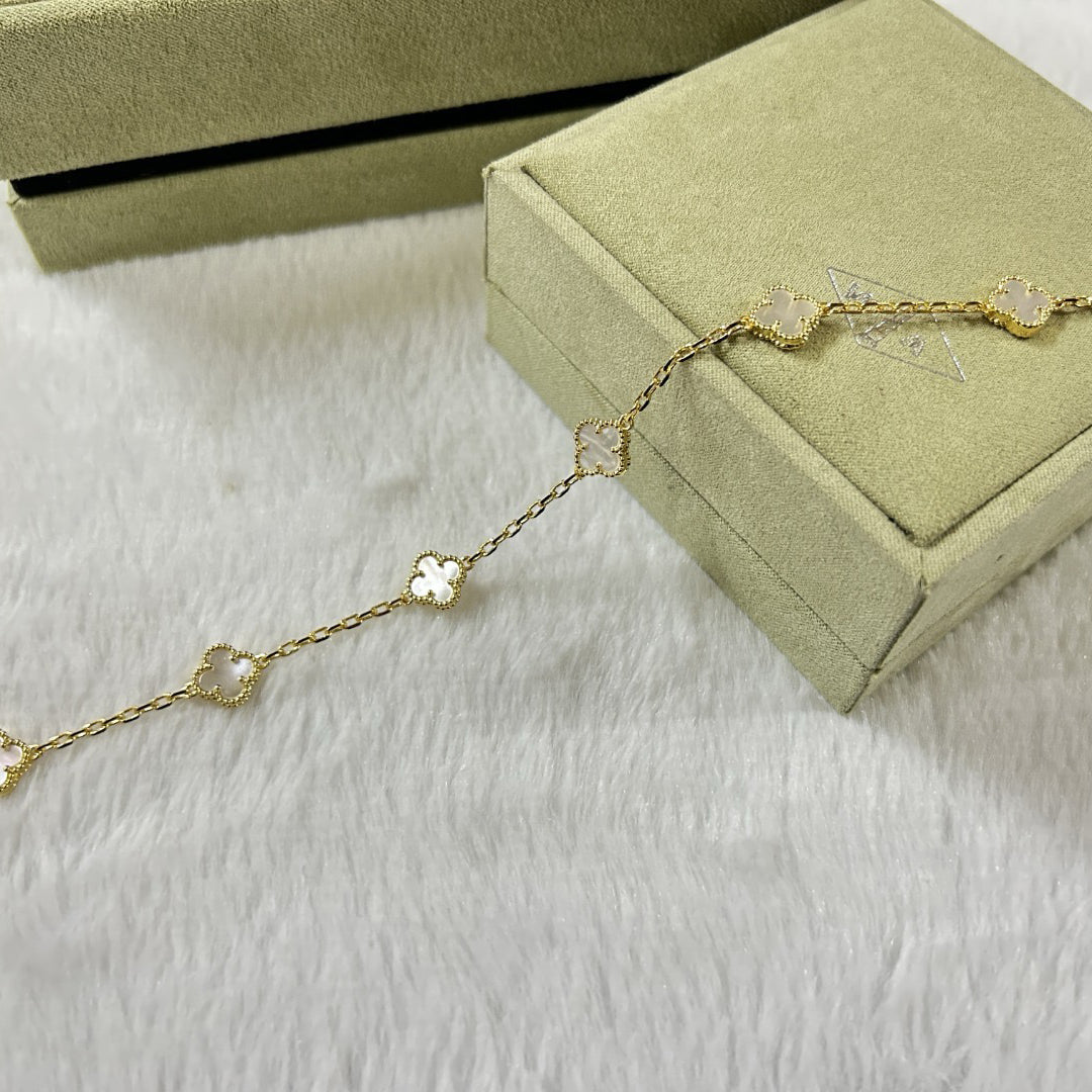 [Cyra] CLOVER 6 MOTIF WHITE MOP BRACELET