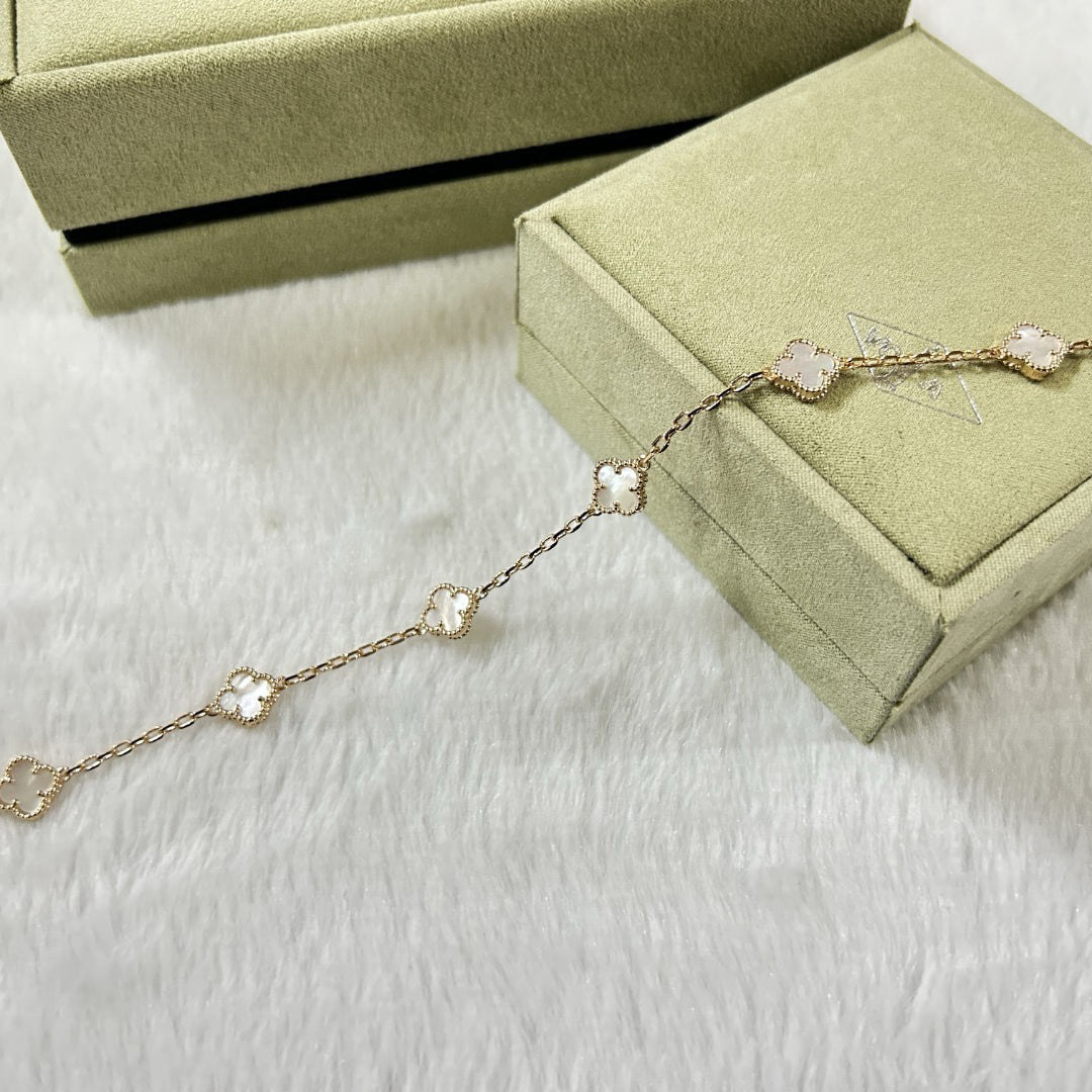 [Cyra] CLOVER 6 MOTIF WHITE MOP BRACELET