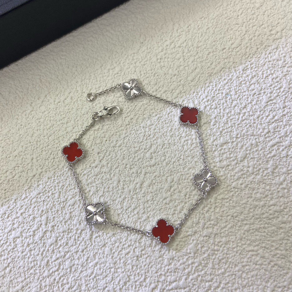[Cyra] CLOVER 6 MOTIF RED AGATE LASER BRACELET