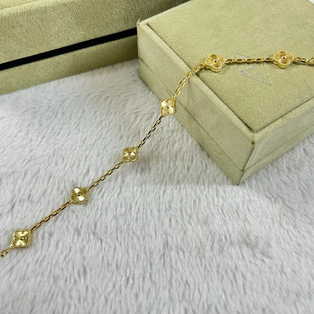 [Cyra] New CLOVER 6 MOTIF LASER BRACELET
