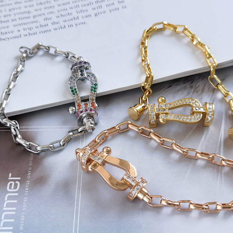 [Cyra]  GROSSER HUFEISENVERSCHLUSS METALLARMBAND