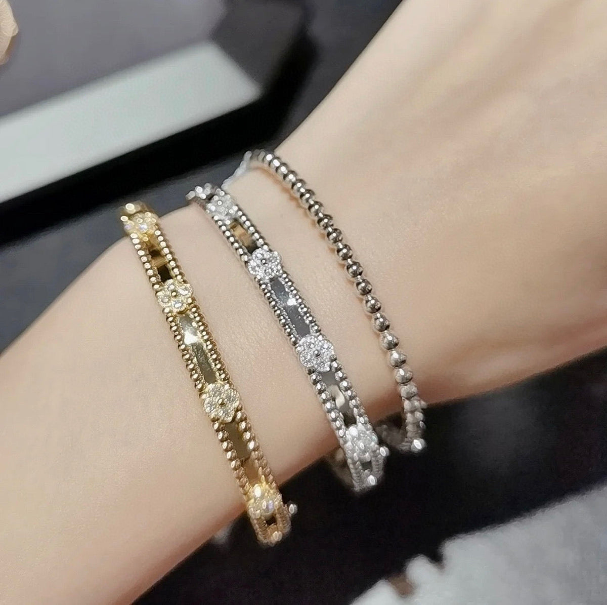 [Cyra] KLEEBATT-ARMBAND 4MM DIAMANTEN