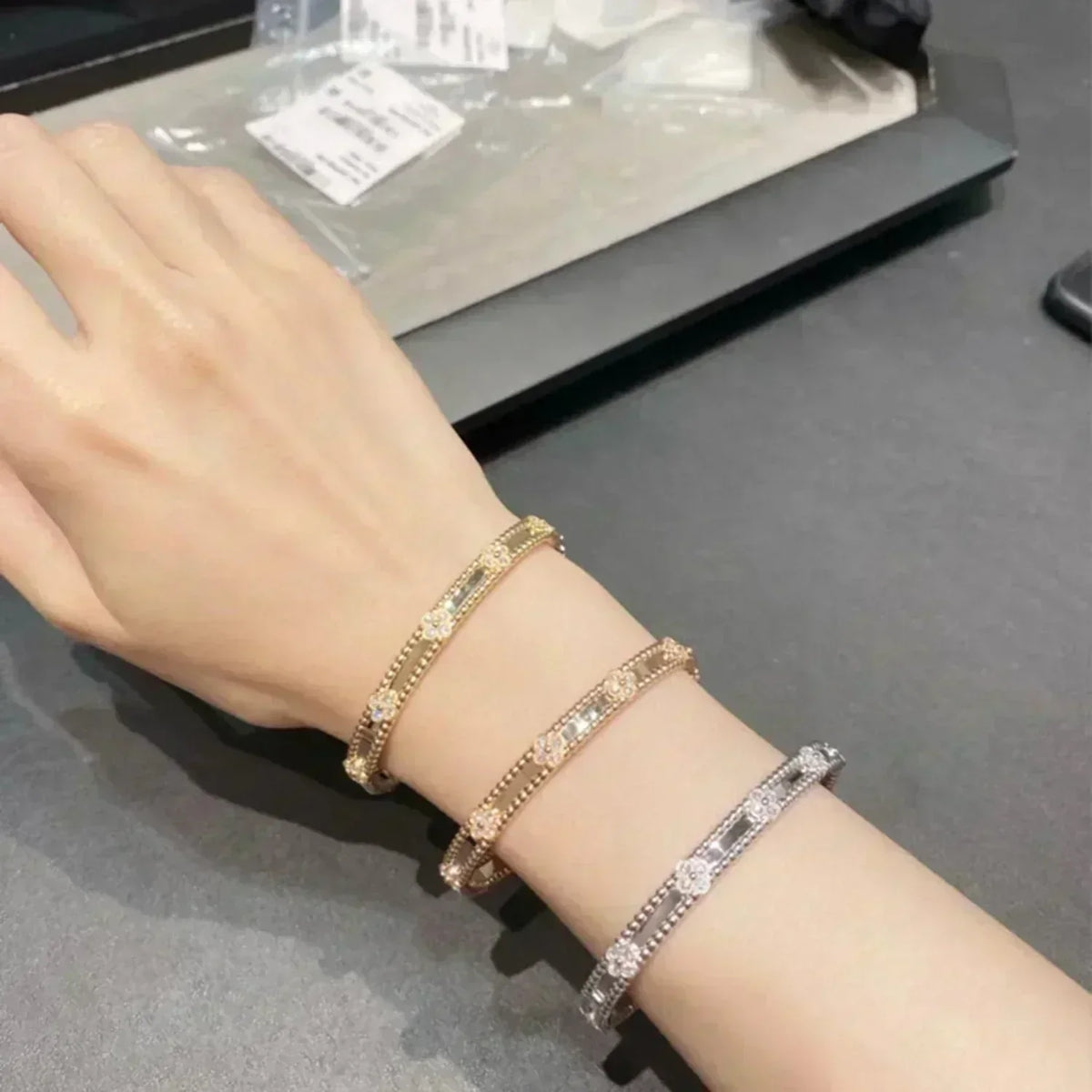 [Cyra] KLEEBATT-ARMBAND 4MM DIAMANTEN