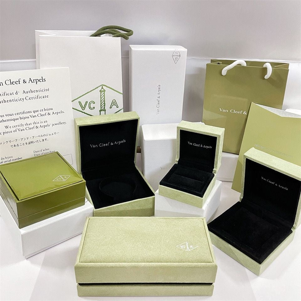 [Cyra] VA CLOVER ARMBAND HALSKETTE RING SCHACHTEL GESCHENKTÜTE