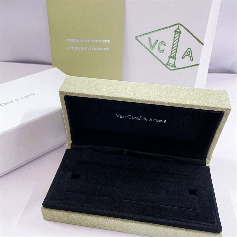[Cyra]  VA CLOVER BRACELET NECKLACE RING BOX GIFT BAG