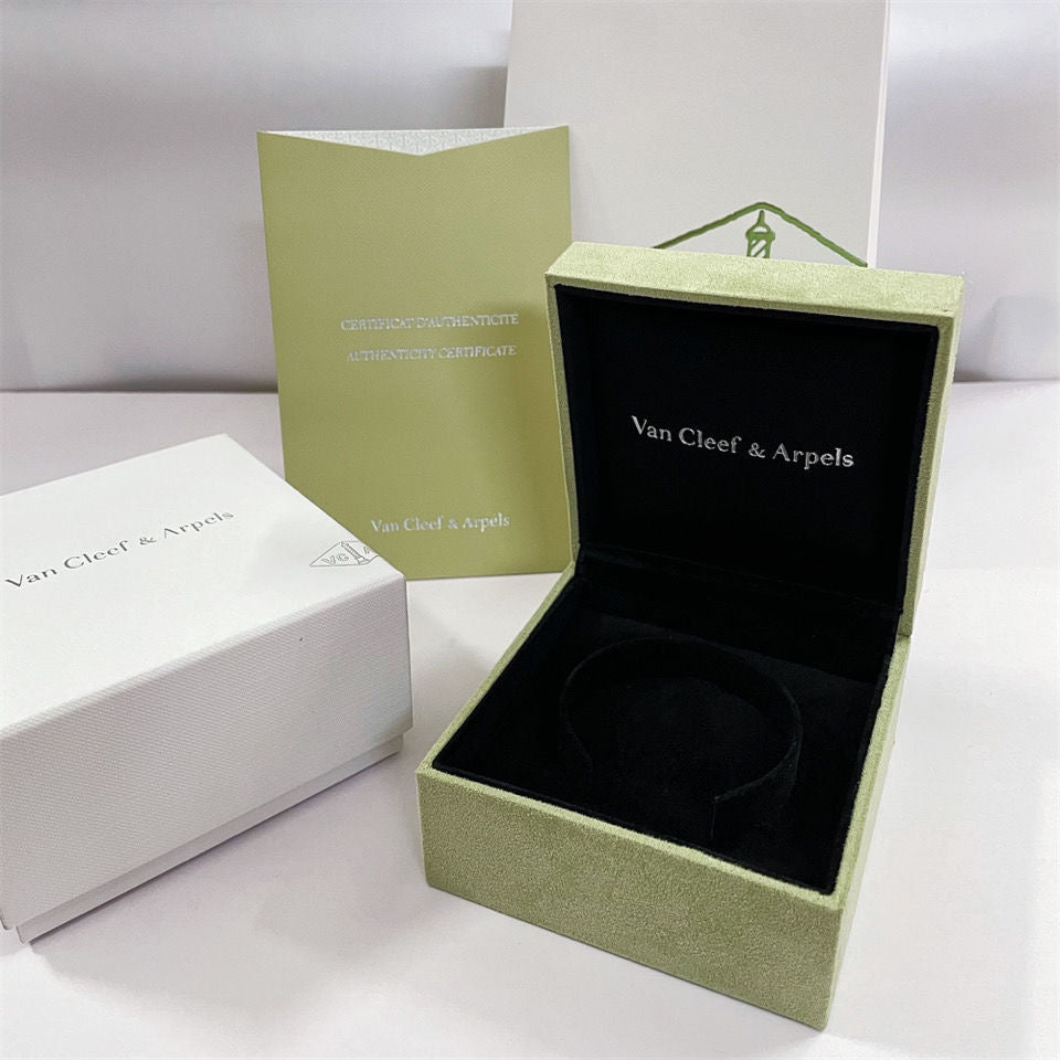 [Cyra]  VA CLOVER BRACELET NECKLACE RING BOX GIFT BAG