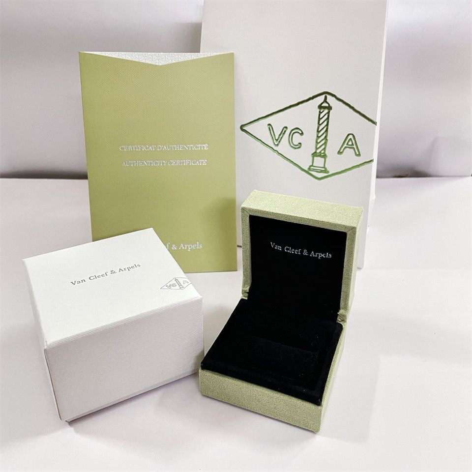 [Cyra]  VA CLOVER BRACELET NECKLACE RING BOX GIFT BAG
