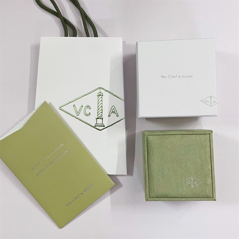 [Cyra]  VA CLOVER BRACELET NECKLACE RING BOX GIFT BAG