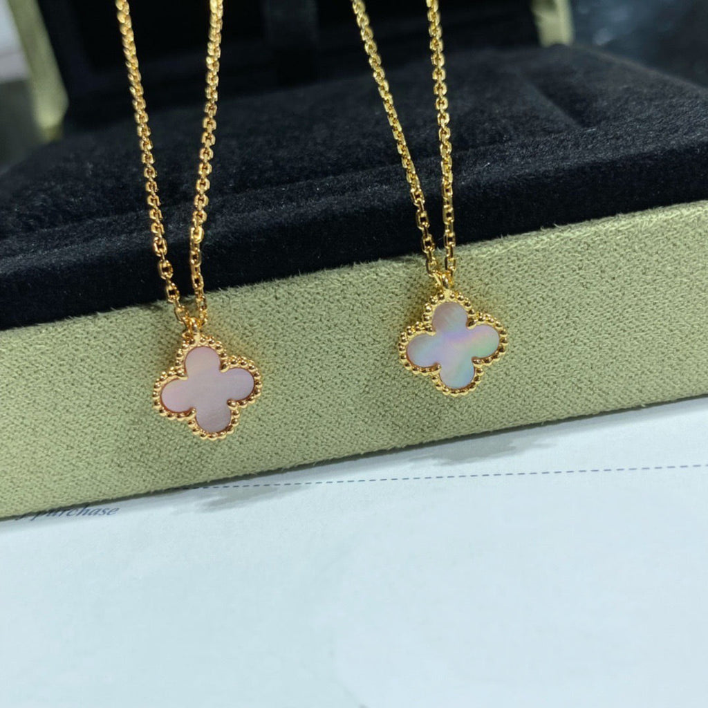 [Cyra] CLOVER 15MM ROSA PERLMUTT EINZELBLÜTEN-HALSKETTE