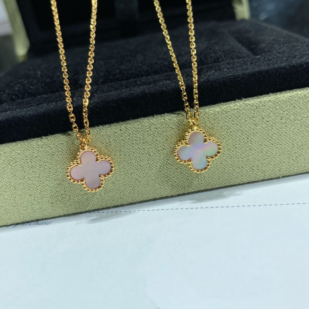 [Cyra] CLOVER 15MM ROSA PERLMUTT EINZELBLÜTEN-HALSKETTE