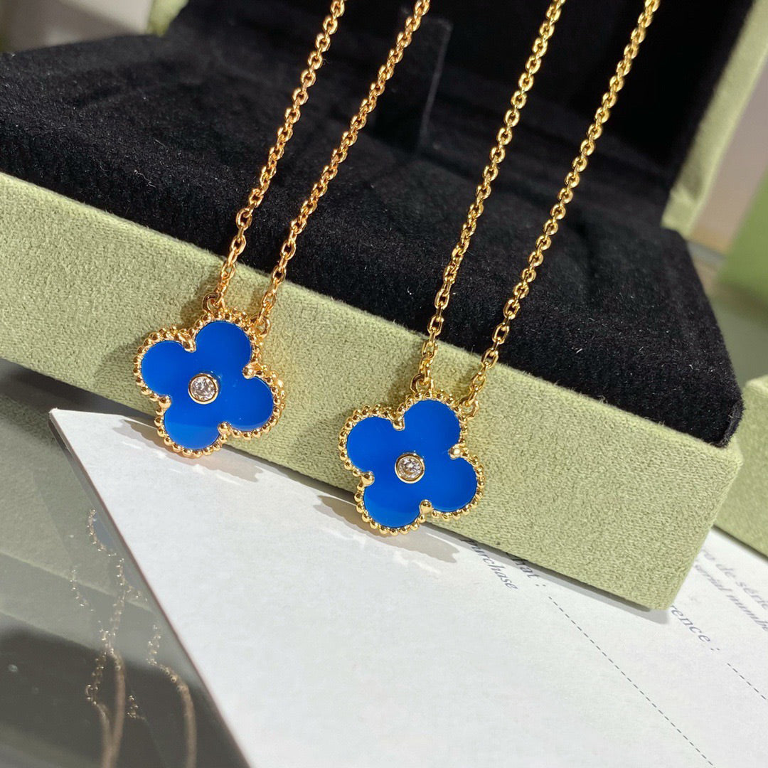 [Cyra]  CLOVER 15MM DIAMOND AND BLUE AGATE NECKLACE