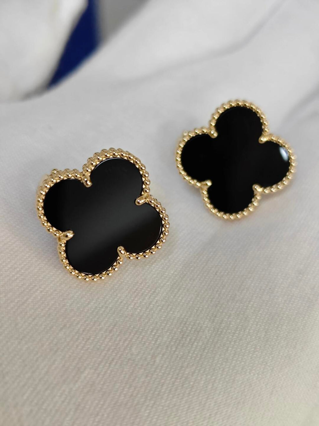 [Cyra]  CLOVER 20MM BLACK MOP EARRINGS