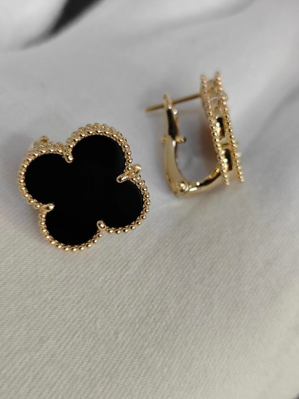 [Cyra]  CLOVER 20MM BLACK MOP EARRINGS