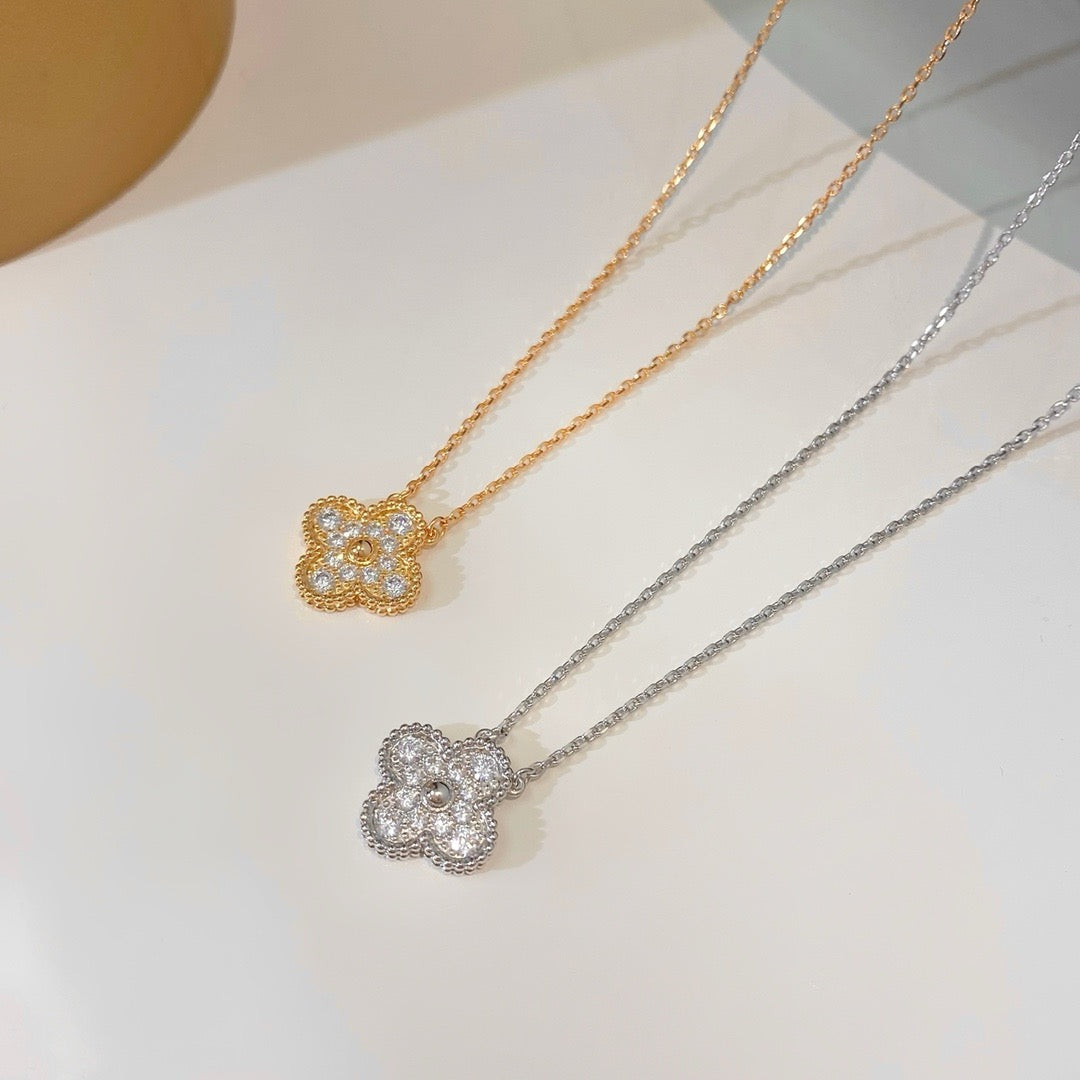 [Cyra]  KLEEBLATT 15MM DIAMANT EINZELNE BLÜTE HALSKETTE
