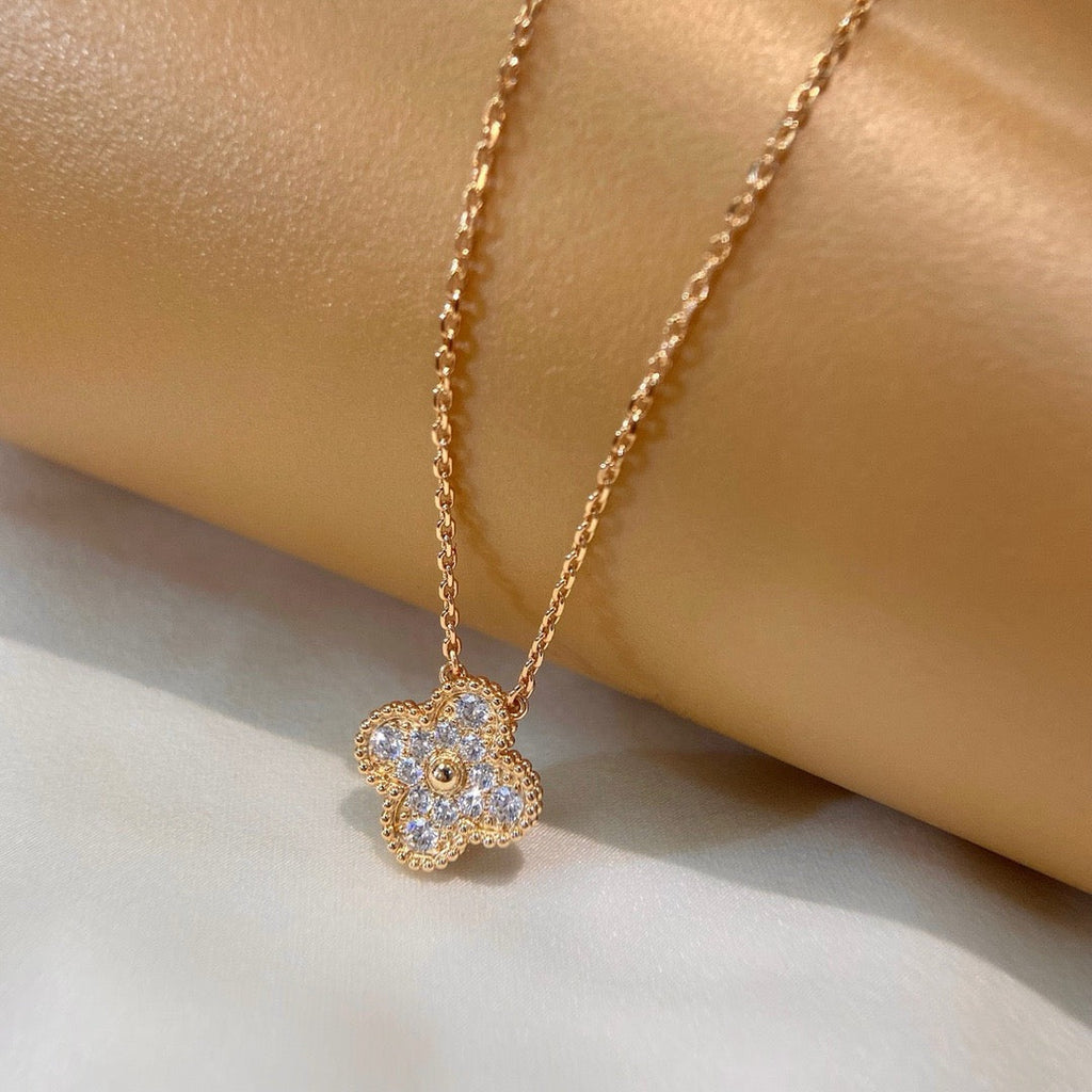 [Cyra]  KLEEBLATT 15MM DIAMANT EINZELNE BLÜTE HALSKETTE