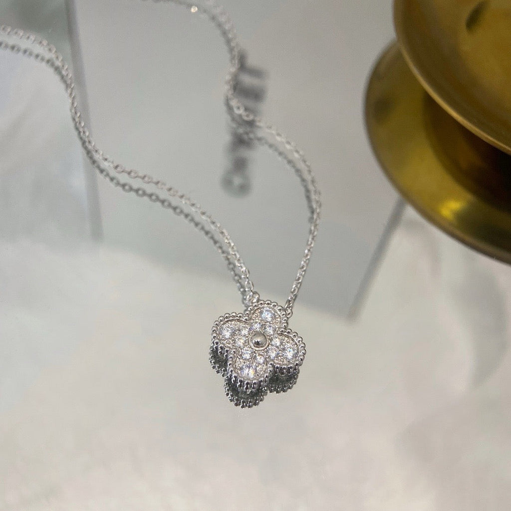 [Cyra]  KLEEBLATT 15MM DIAMANT EINZELNE BLÜTE HALSKETTE