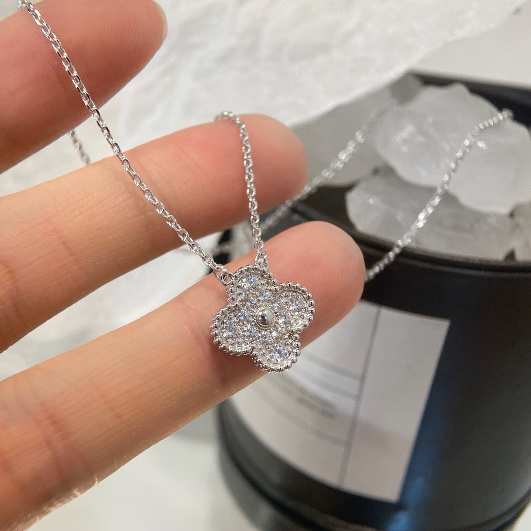 [Cyra]  CLOVER 15MM DIAMOND SINGLE FLOWER NECKLACE
