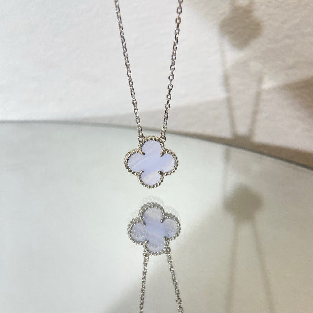 [Cyra] CLOVER 15MM BLUE CHALCEDONY NECKLACE SILVER