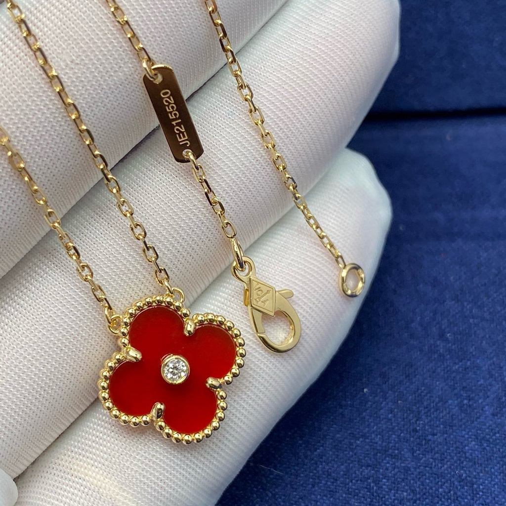 [Cyra]  CLOVER 15MM DIAMOND CARNELIAN NECKLACE
