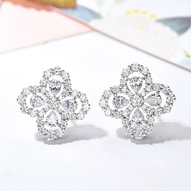 [Cyra]  CREOLEN MIT DURCHGEHENDEM MOTIV UND DIAMANTEN 16MM