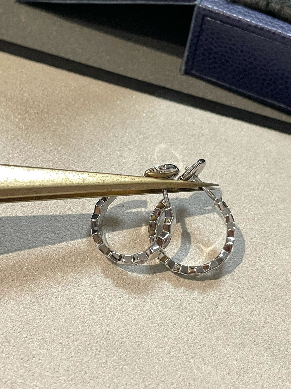 [Cyra]  BEE LOVE Earrings Silver