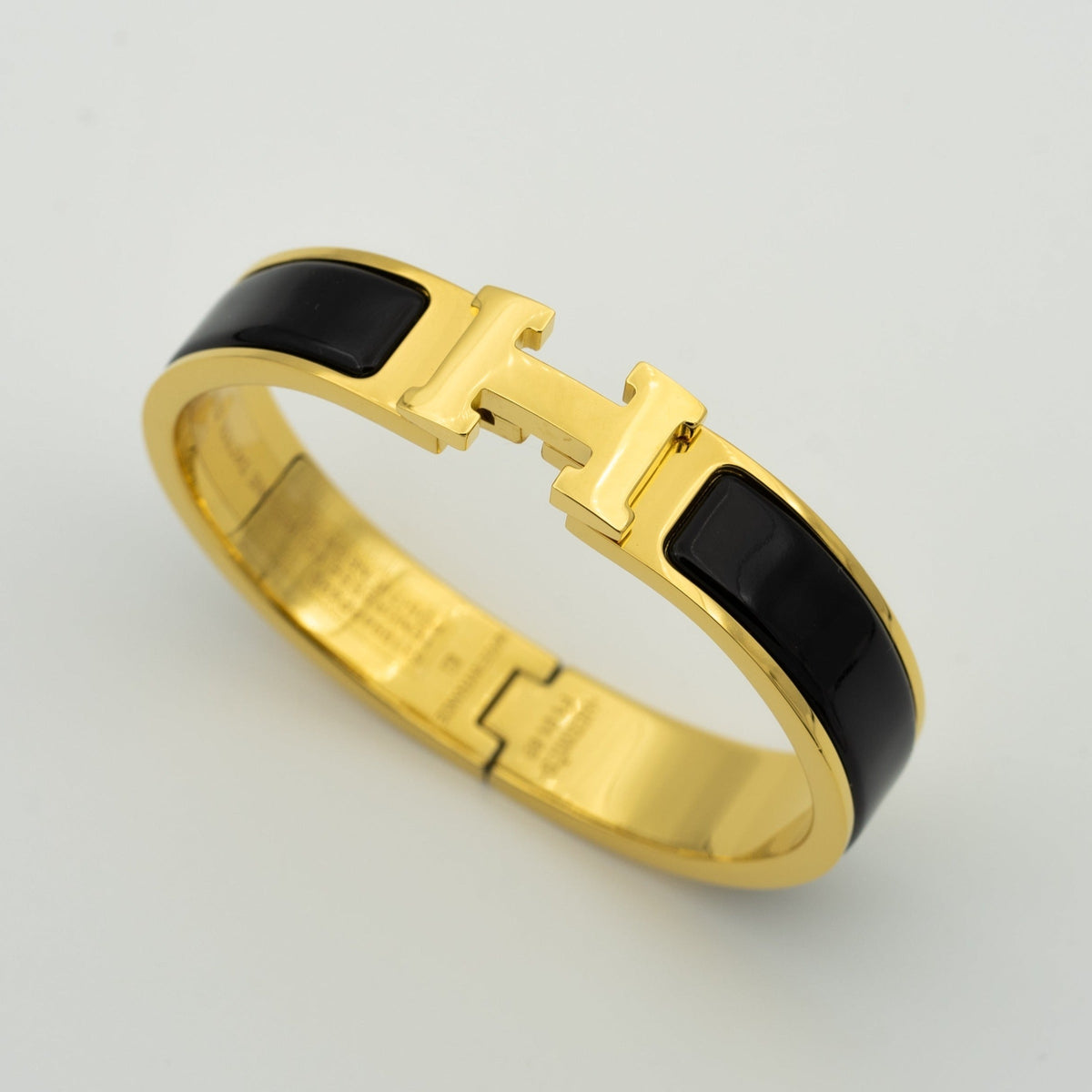 [Cyra]  H BLACK BRACELET