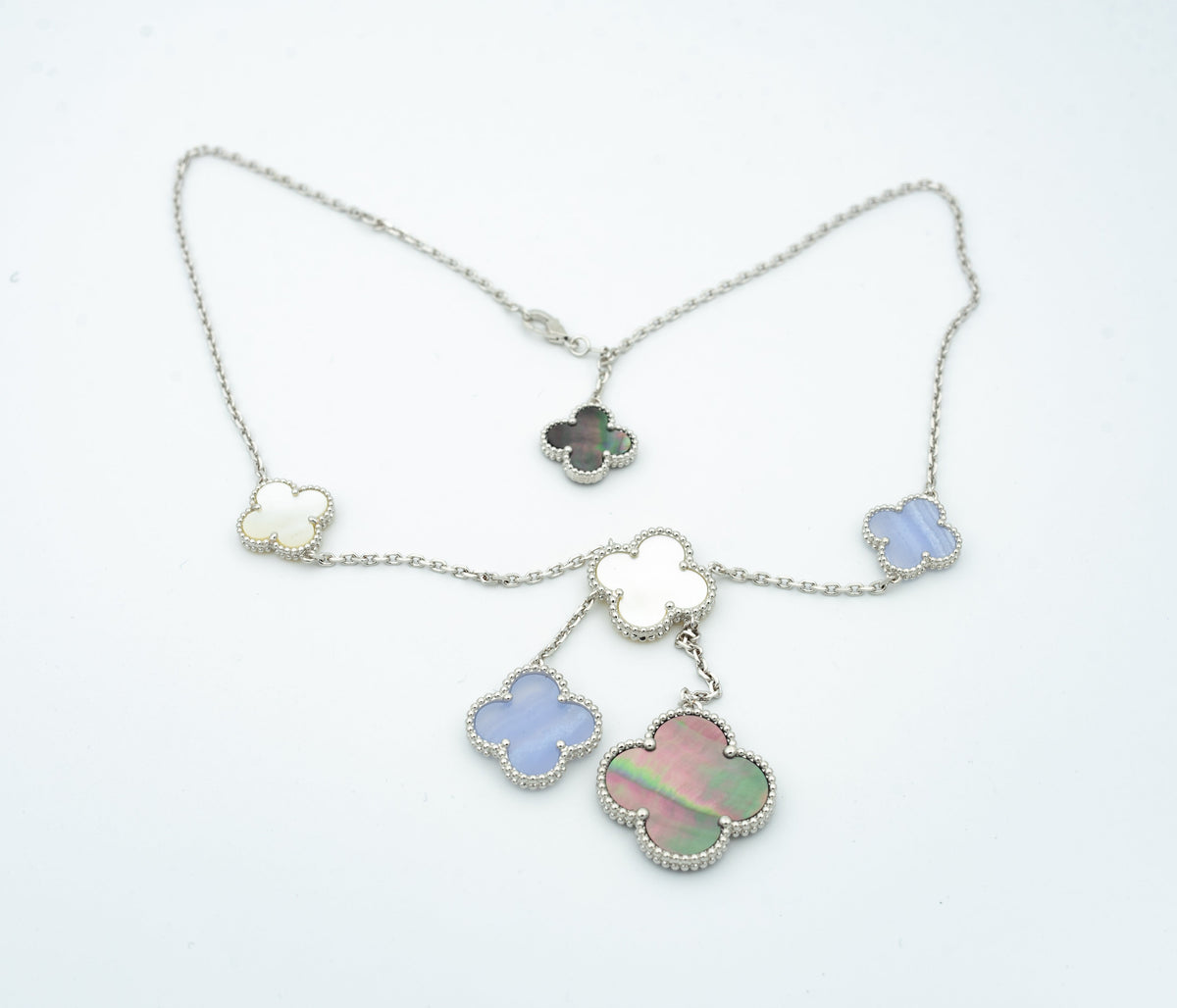 [Cyra]  CLOVER MOP CHALCEDONY NECKLACE SILVER 6 MOTIF