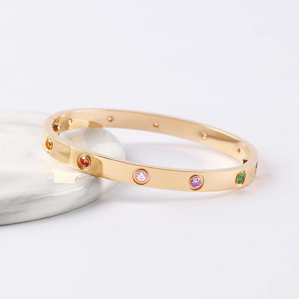 [Cyra]  2026 REGENBOGEN-LIEBESARMBAND 6,1 MM 10 DIAMANTEN