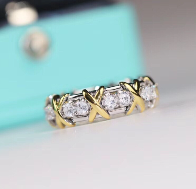 [Cyra] Klassischer Goldring mit Diamant