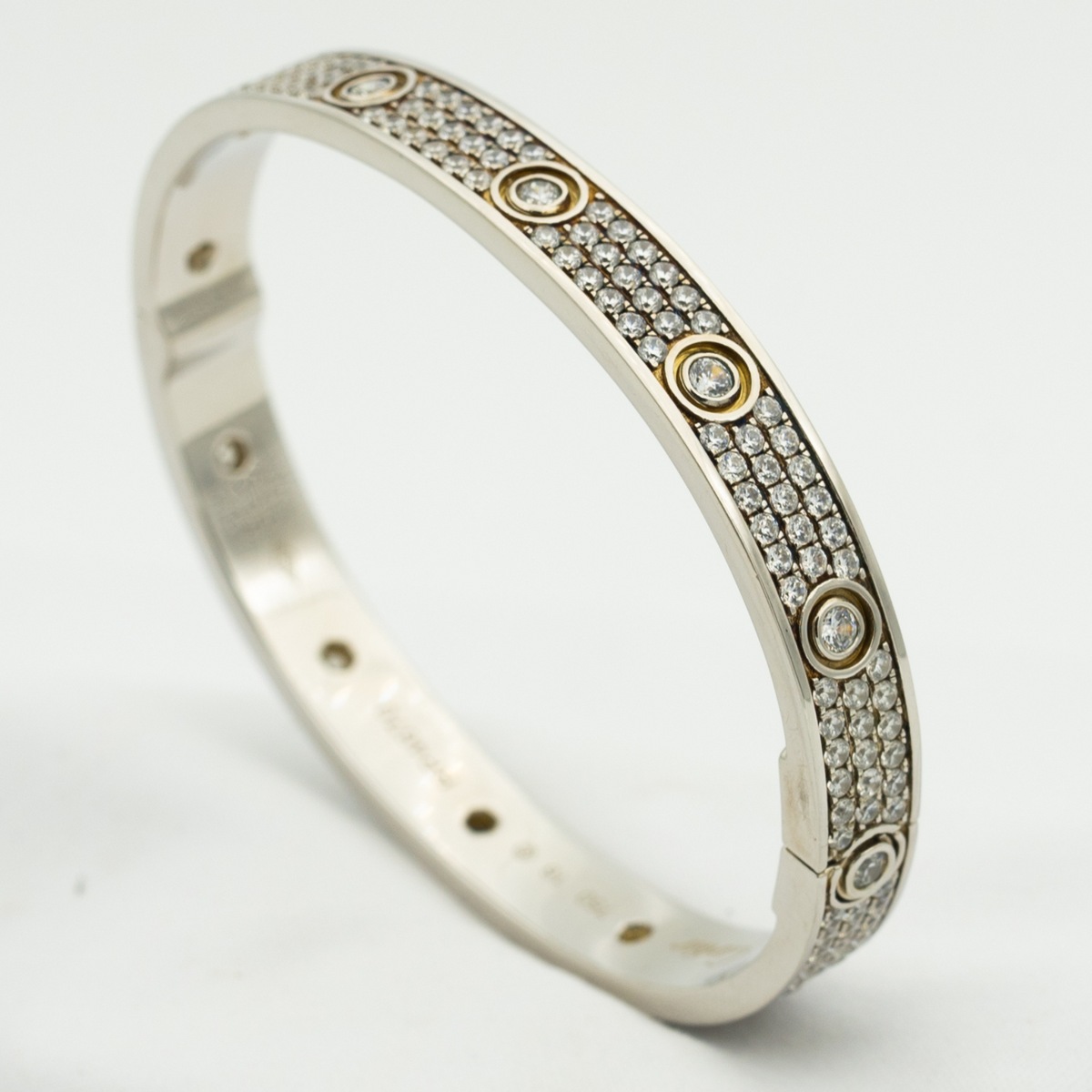 [Cyra]  LOVE ARMBAND 6,1 MM MIT DIAMANT-PAVÉ 10 GROSSE DIAMANTEN