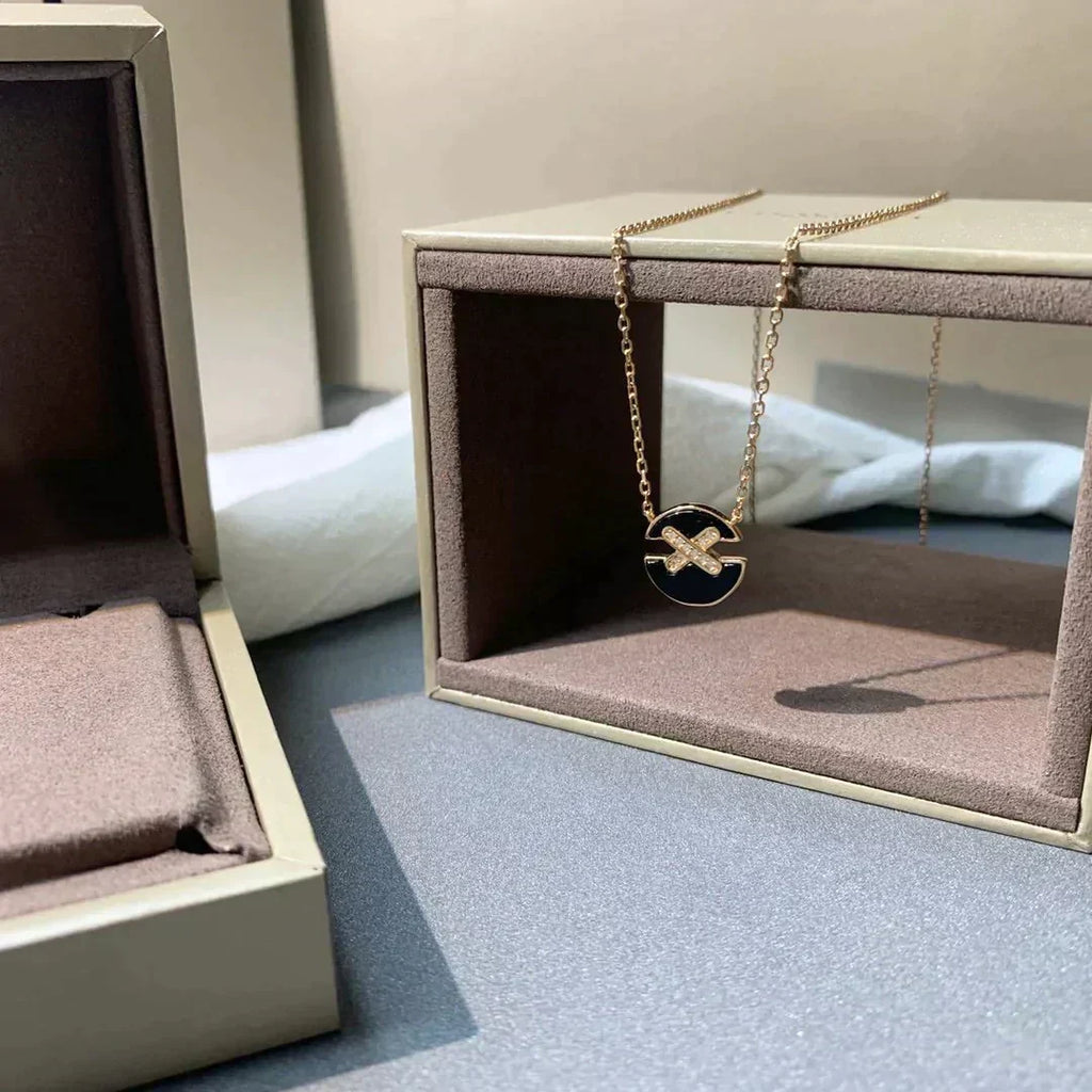 [Cyra]  JEUX DE ROSE GOLD DIAMOND NECKLACE