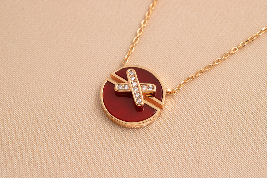 {
  "Cyra": "JEUX DE PINK GOLD DIAMOND NECKLACE"
}