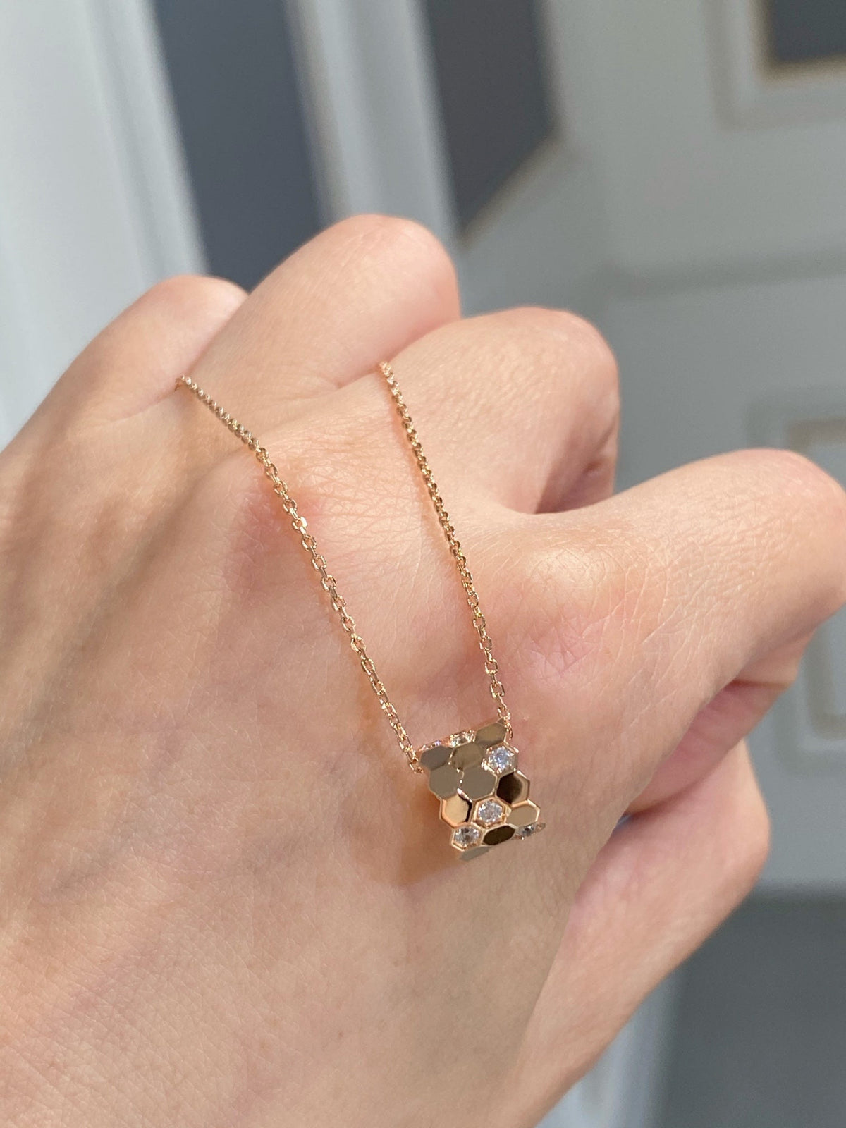 [Cyra]  BEE LOVE DIAMOND NECKLACE