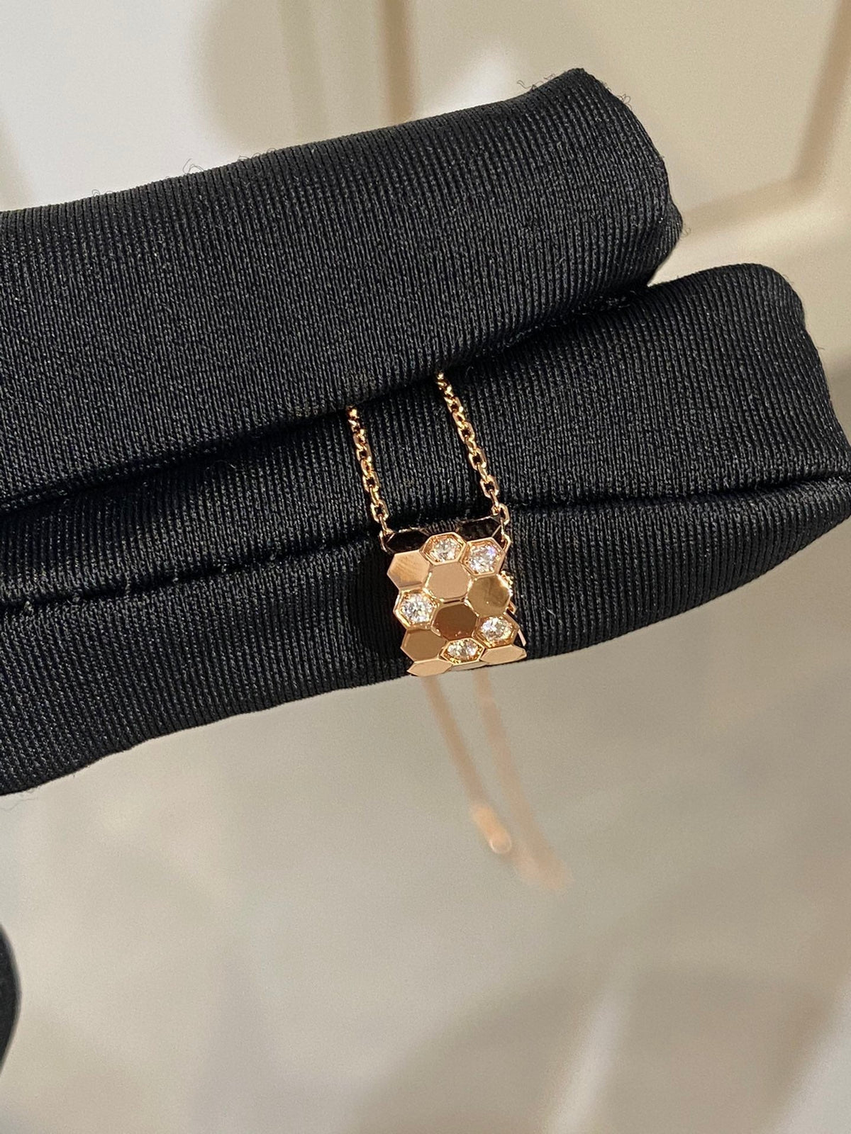 [Cyra]  BEE LOVE DIAMOND NECKLACE