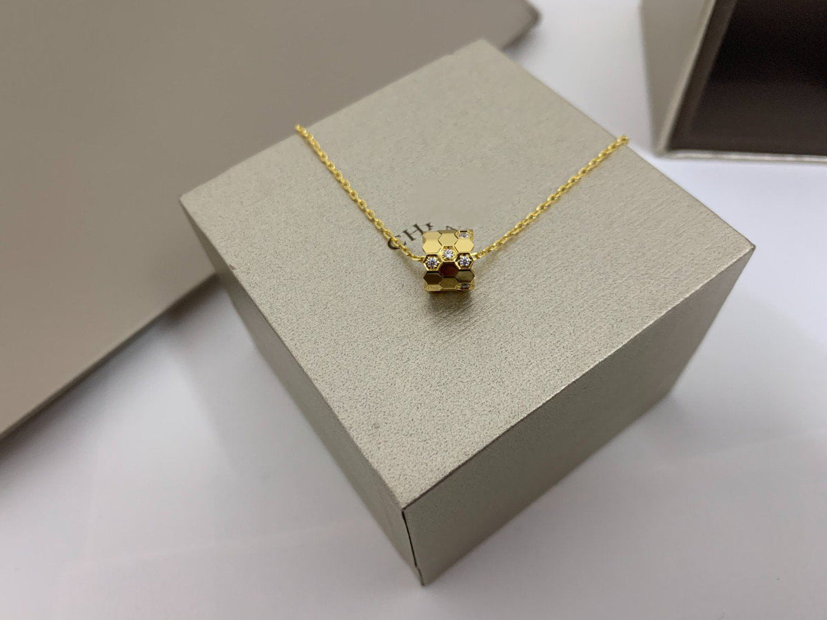 [Cyra]  BEE LOVE DIAMOND NECKLACE