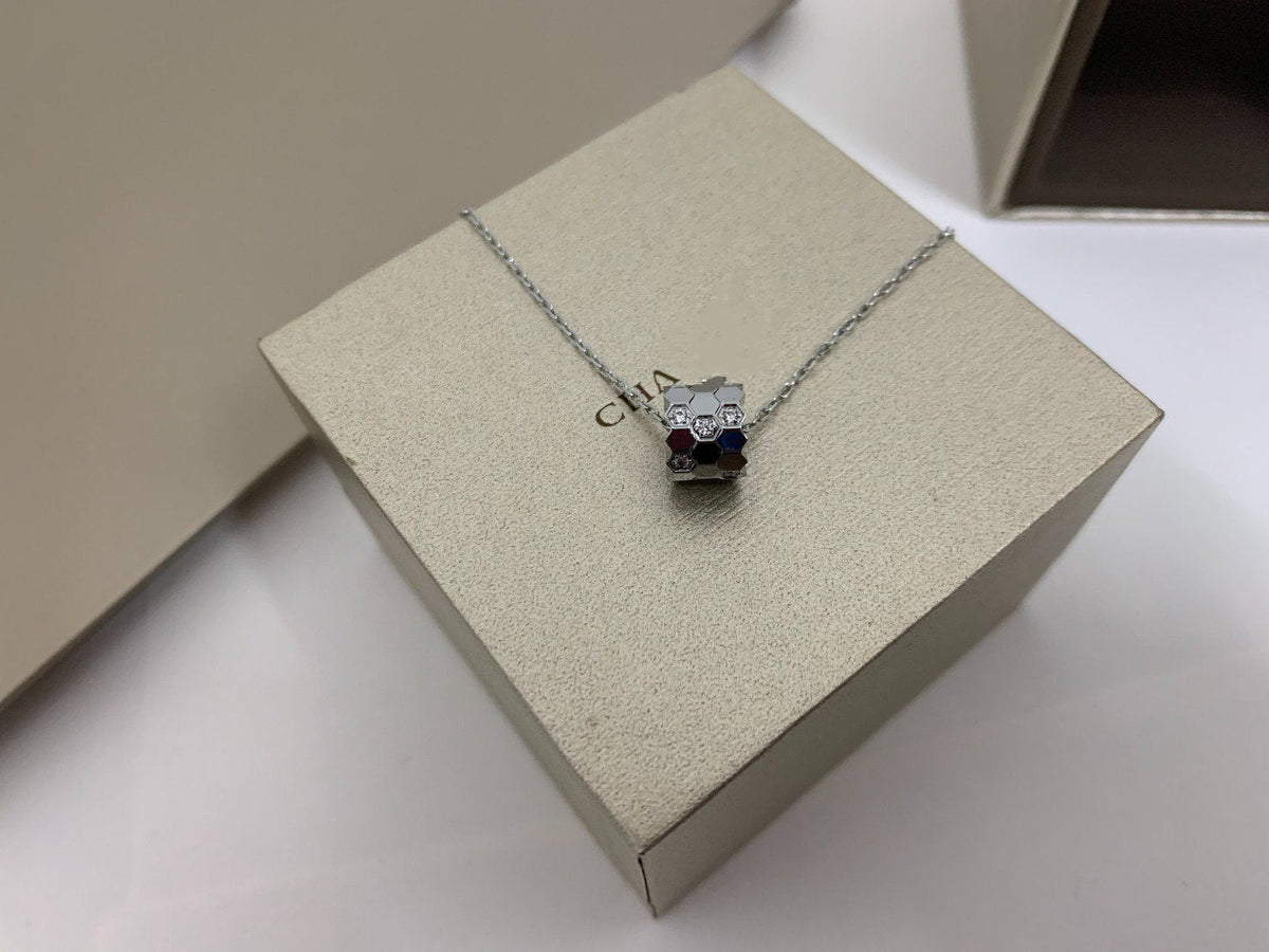 [Cyra]  BEE LOVE DIAMOND NECKLACE