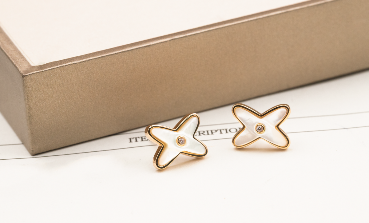 [Cyra]  JEUX DE WHITE MOP PINK GOLD DIAMOND EARRINGS
