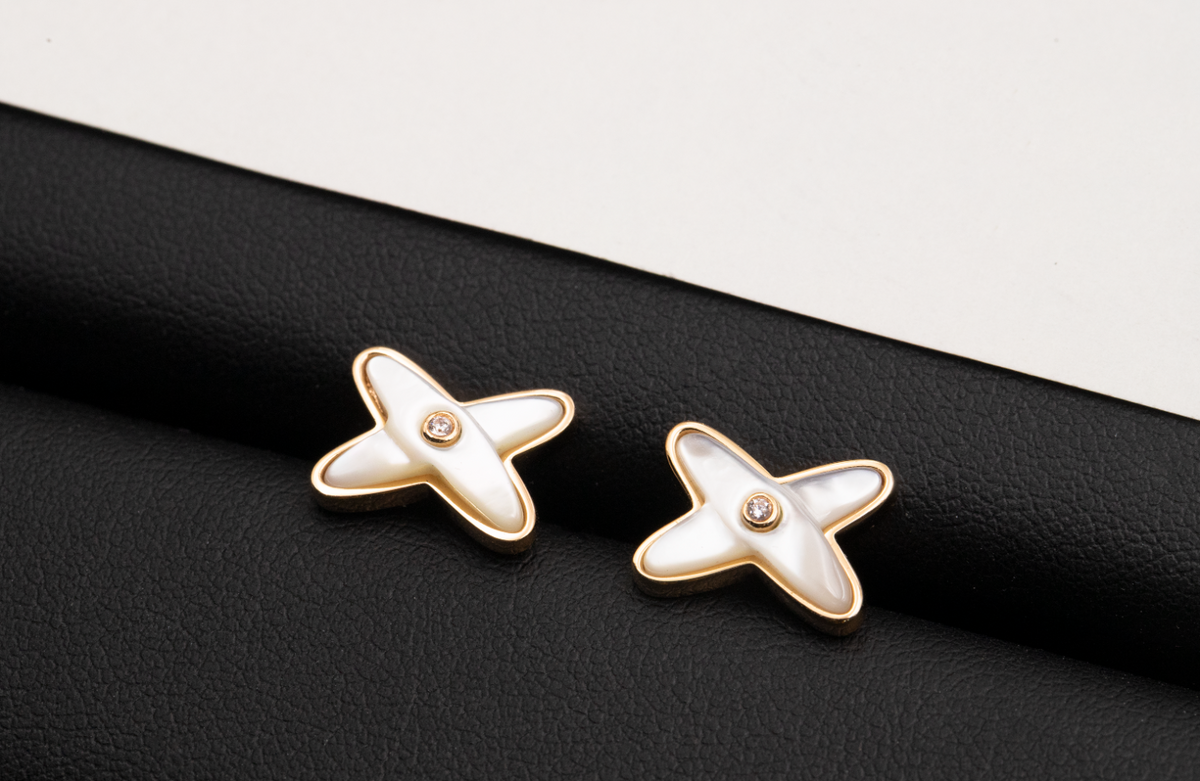 [Cyra]  JEUX DE WHITE MOP PINK GOLD DIAMOND EARRINGS