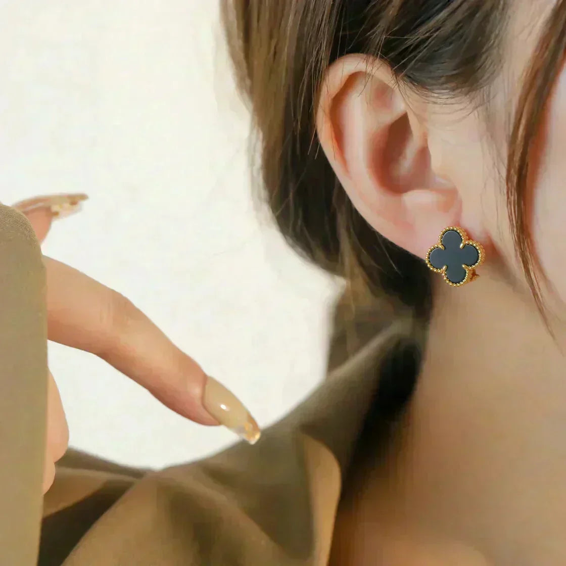 [Cyra] CLOVER MEDIUM 1 MOTIV ONYX OHRSTECKER